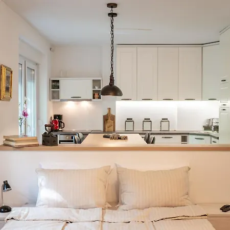 Nanis Place In Apartment